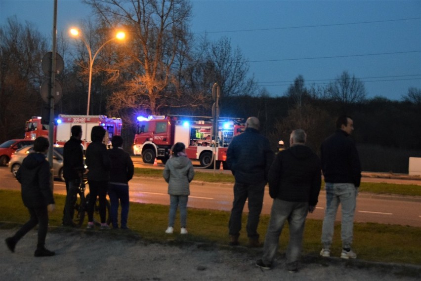 Kierowca potrącił nastolatkę bo zapatrzył się na wielki pożar w Tarnowie?