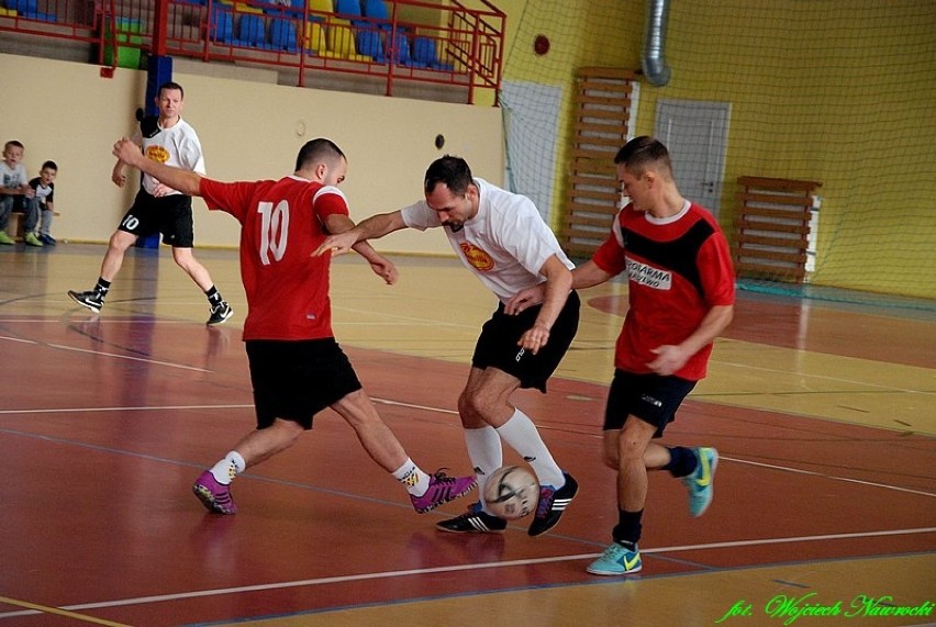 Rozpoczęły się rozgrywki VII edycji Choceńskiej Ligi Futsalu 2016/17. Wyniki 1. kolejki [zdjęcia]