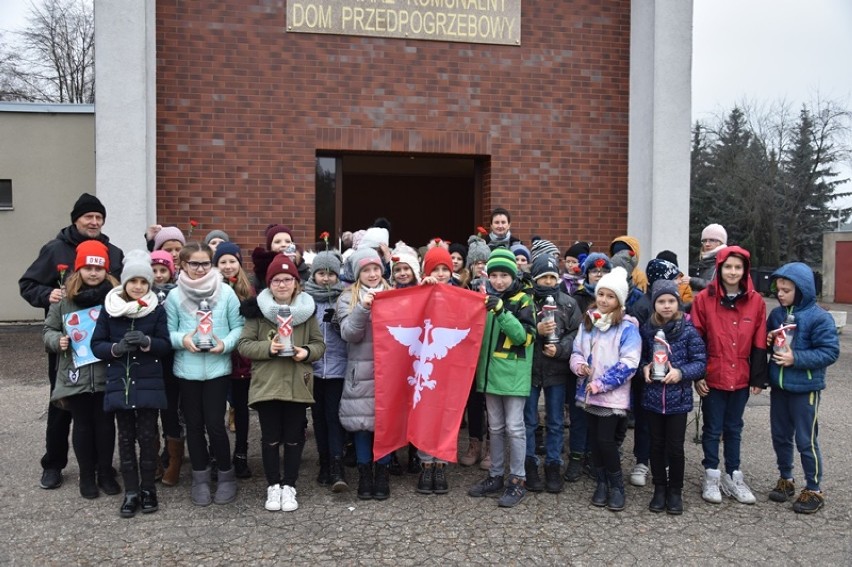 Lekcja o Powstaniu Wielkopolskim na cmentarzu komunalnym