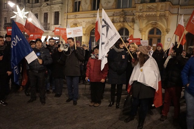 Wolne Media! Protest na Piotrkowskiej przed siedzibą PiS w Łodzi