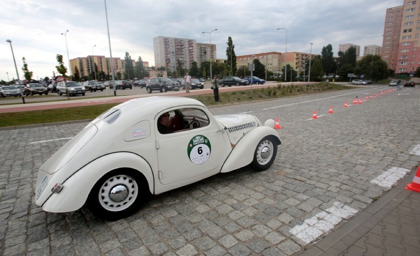 Zabytkowe auta w Szczecinie [zdjęcia]