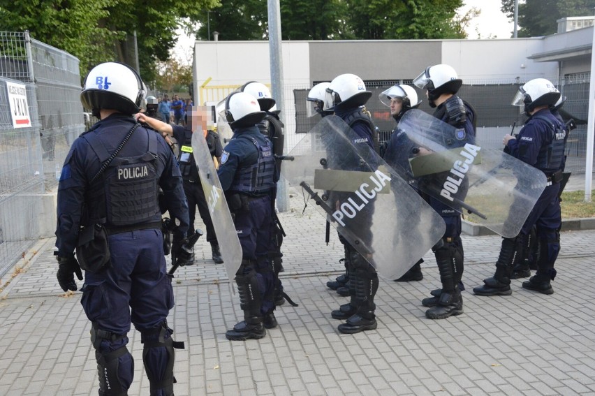 Gorący początek spotkania... na trybunach