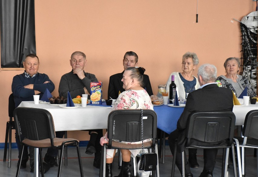 Karnawał seniorów z gminy Lichnowy. Wytańczyli się na zabawie w hali sportowej w Szymankowie