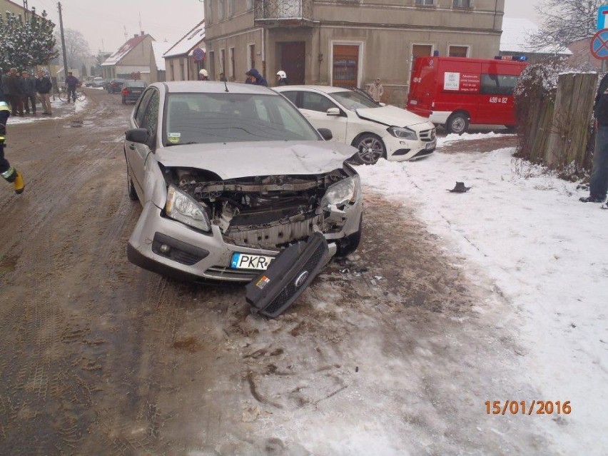 Zderzenie dwóch aut w Sulmierzycach
