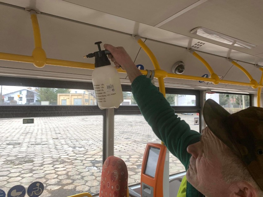 Jelenia Góra: autobusy są codziennie dezynfekowane [ZDJĘCIA]