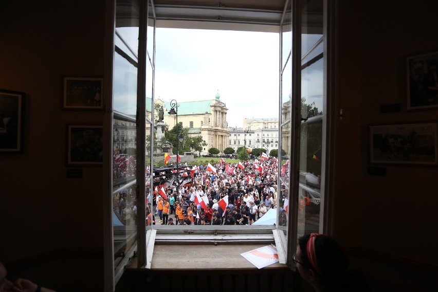 Marsz Powstania Warszawskiego 2019. Narodowcy przeszli ulicami Warszawy [ZDJĘCIA]