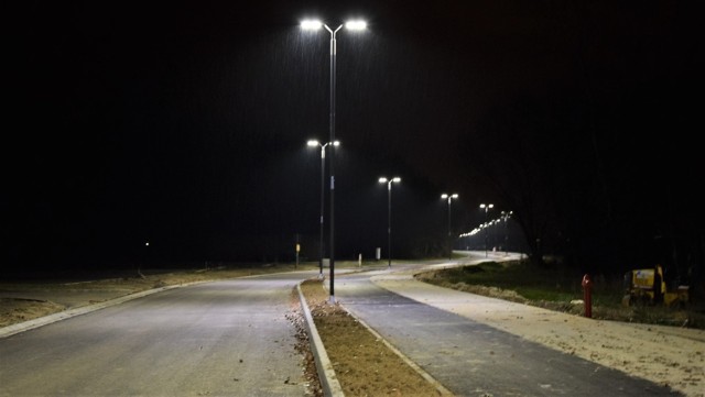 Oświetlenie ulicy Plażowej nad Jeziorem Tarnobrzeskim