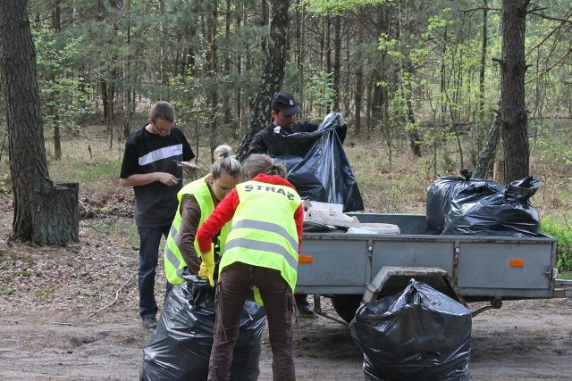 Efekt pracy druhów to ponad tona zebranych śmieci