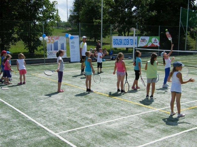 Spółdzielnia Mieszkaniowa Osiedle Młodych wybudowała nowy kort tenisowy na Ratajach