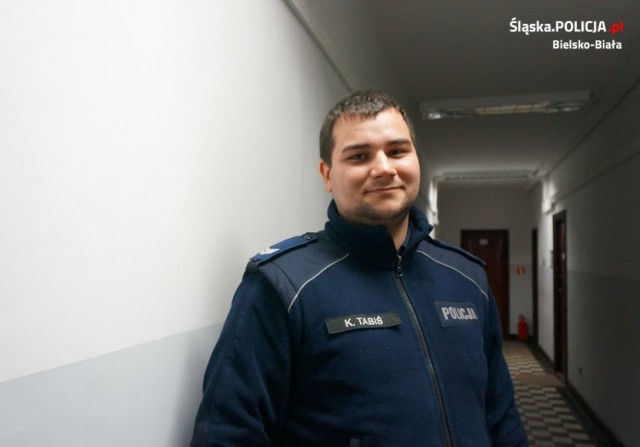 St.sierż. Kamil Tabiś, dzielnicowy z Komisariatu Policji III w Bielsku-Białej, pomógł dojechać do szpitala rodzącej kobiecie
