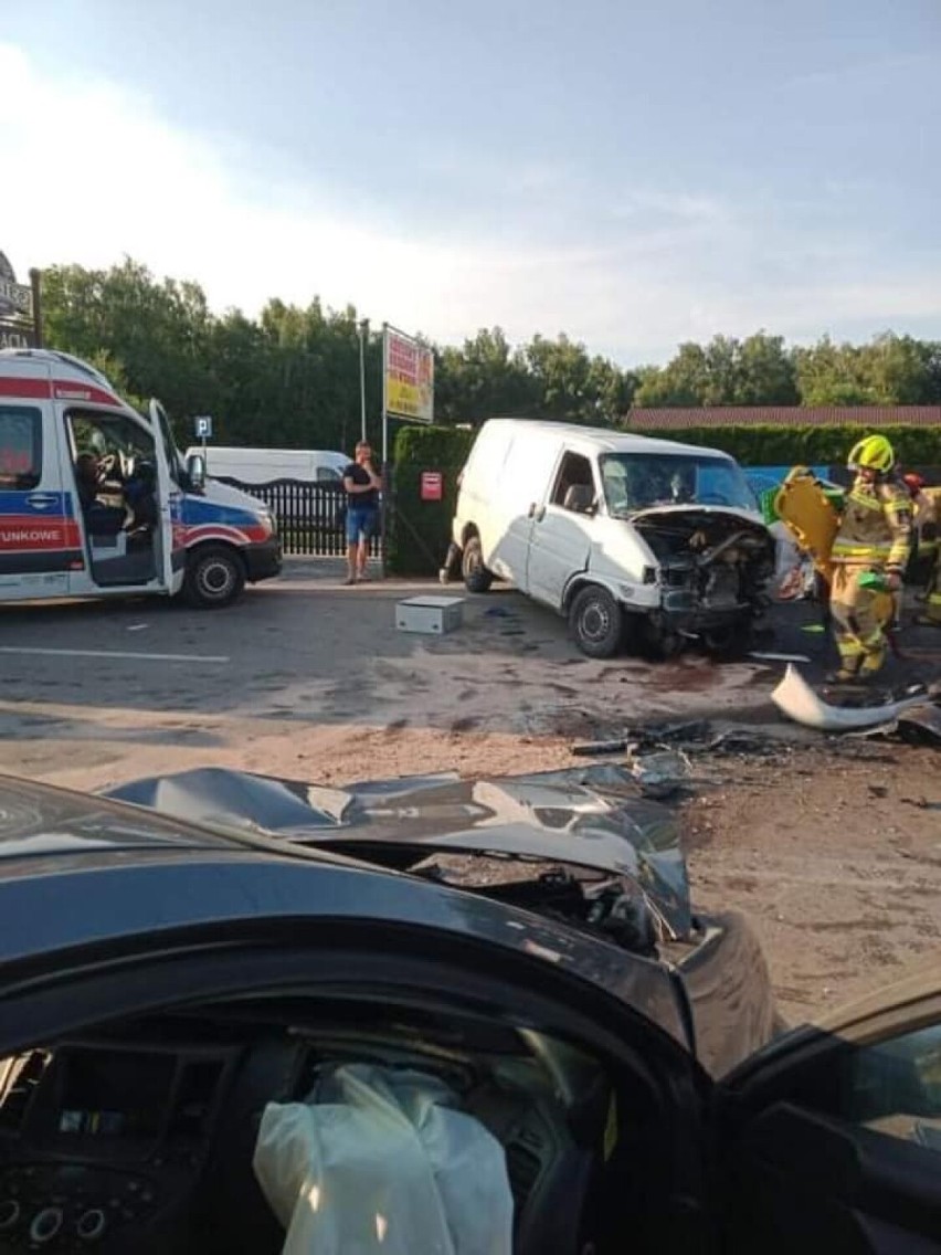 Wypadek w Szałem pod Kaliszem. Cztery osoby trafiły do...