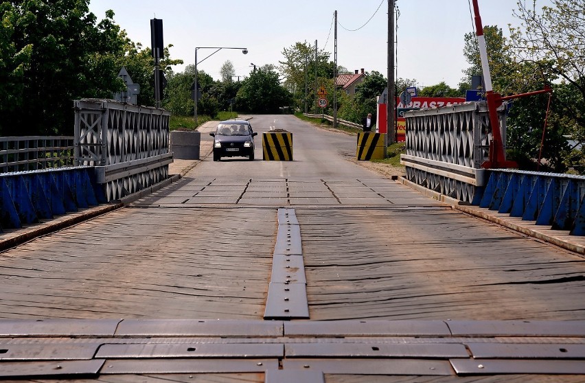Remont mostu w Sobieszewie: Czy mieszkańcy doczekają sie w końcu naprawy mostu pontonowego?