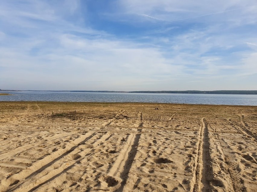 Plaża w Swolszewicach Dużych nad Zalewem Sulejowskim