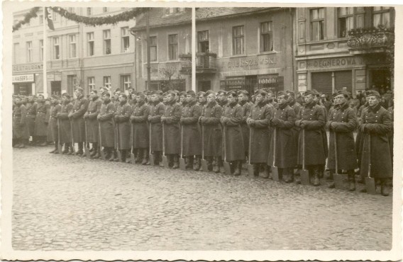 Parteitag na Rynku we Wrześni 9 X 1939 r.