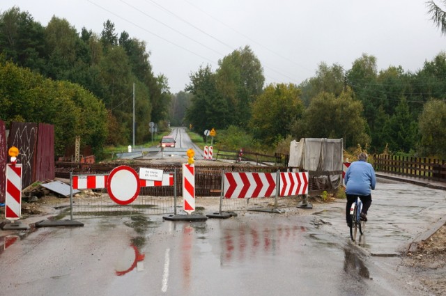 Wiadukt w Chruszczobrodzie jest już otwarty, a wciąż nie zakończył się remont mostu.