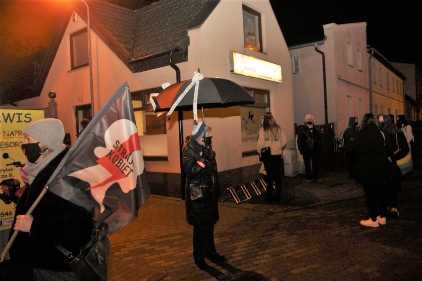 Protest Kobiet w Złotowie - manifestacja rozpoczęła się o 17.00