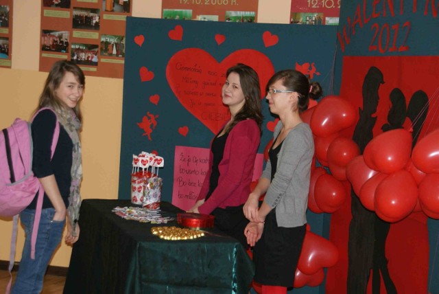 Walentynkowych życzeń w wolborskim gimnazjum dziś nie brakowało