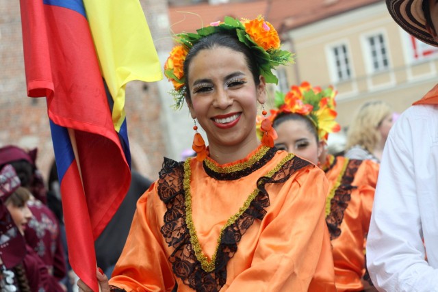 Spotkania Folklorystyczne: Cały świat zatańczy tańce łowickie