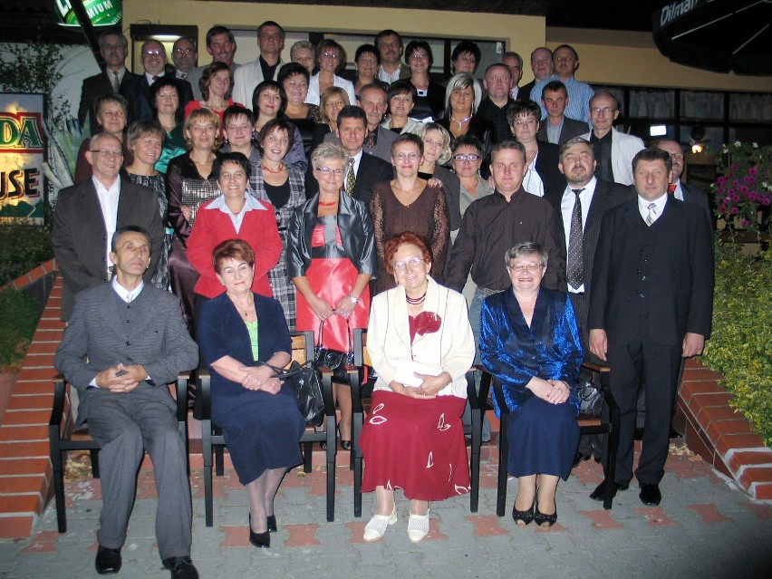 2008 rok. Janina Fedoryszyn (siedzi pierwsza z prawej) z...