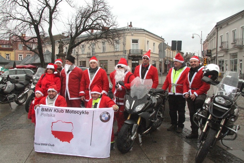 Każdy motocyklista przebrał się za świętego Mikołaja, miał...