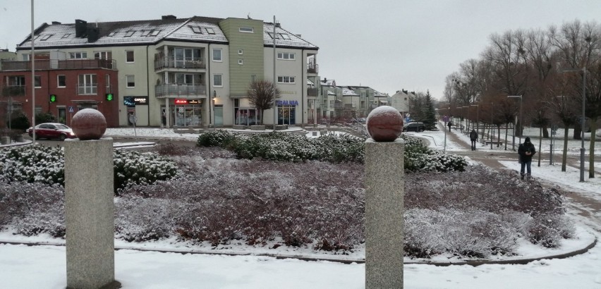 Pruszcz Gdański. Zimowy początek 2021 roku. Sypnęło śniegiem. Zobaczcie zimowe zdjęcia miasta i ulic |ZDJĘCIA