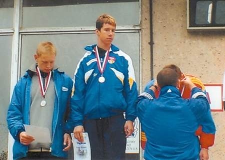 Bartosz Wiśniewski (w środku) najlepszy zawodnik MMKS.