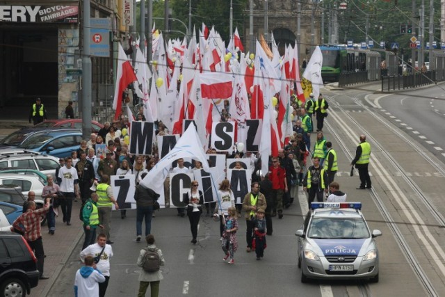 Marsz dla Życia w Szczecinie: Ponad 15 tys. osób przeciwko aborcji [zdjęci, wideo]