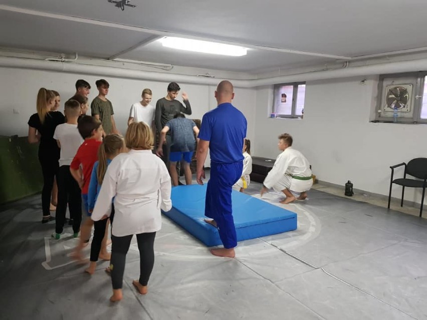 UKS Chodzież świętował rocznicę współpracy z firmą wspierającą działalność sekcji judo
