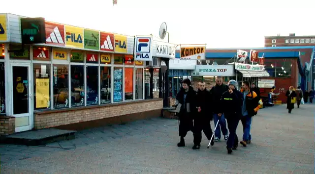 Publikujemy kolejne zdjęcia naszego fotoreportera Radosława Brzostka. Zobaczcie jak wyglądał Koszalin na początku XXI wieku. Rozpoznajecie te miejsca? Jak zmieniło się miasto?

Macie własne archiwalne zdjęcia z tego okresu i chcecie się nimi podzielić z Czytelnikami. Wysyłacie je na adres alarm@gk24.pl - z dopiskiem ARCHIWALNY KOSZALIN 