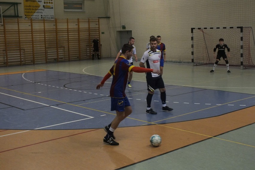 Czwarta kolejka Pniewskiej Amatorskiej Ligi Futsalu za nami [FOTO]
