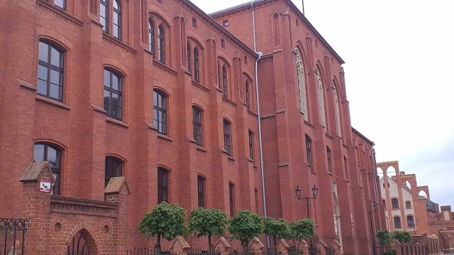 Powiat Chełmiński otrzyma 352 800 zł na renowację stolarki okiennej w auli Zespole Szkół nr 1 w Chełmnie