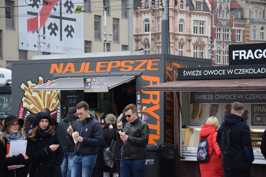 Zlot food trucków na rynku