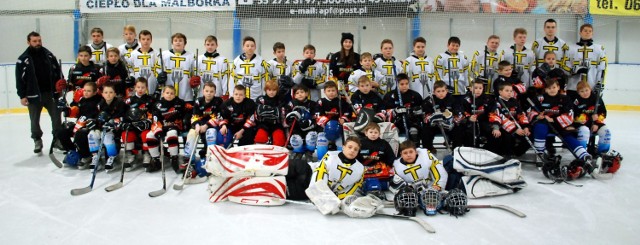 Młodzież z malborskiego klubu hokejowego