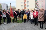  Tłumy na mszy za ojczyznę i przed pomnikiem Żołnierza Polskiego.  Obchody Narodowego Święta Niepodległości w Żarach 