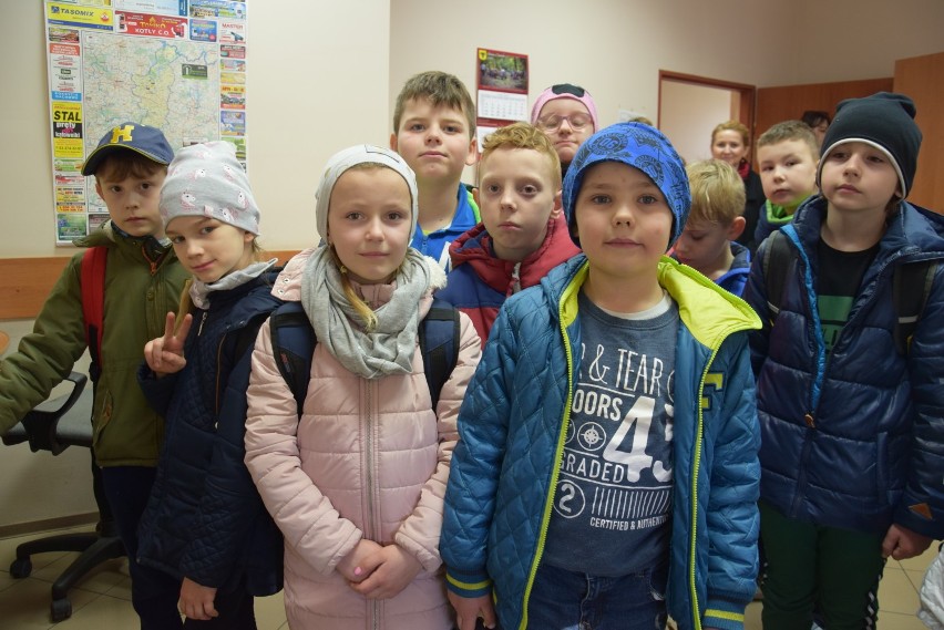 Jak długo pisze się artykuł? Uczniowie ze szkoły podstawowej w Kuczkowie z wizytą w redakcji "Gazety Pleszewskiej" 