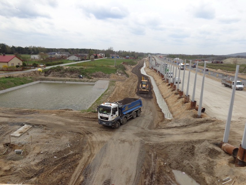 Budowa autostrady A1 w Łódzkiem. Oddają do użytku kolejny odcinek betonowej jezdni