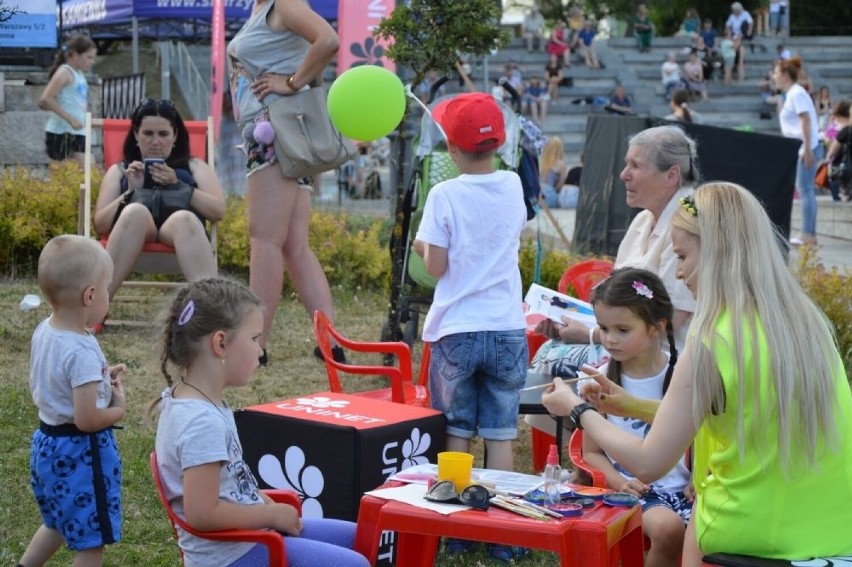 Dni Skarżyska - Kamiennej, dzień drugi. Wieczorem teatr uliczny. Zobacz zdjęcia