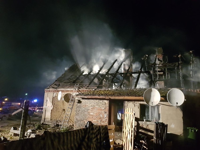 Dwurodzinny dom w Gajewie spłonął w Wielki  Piątek