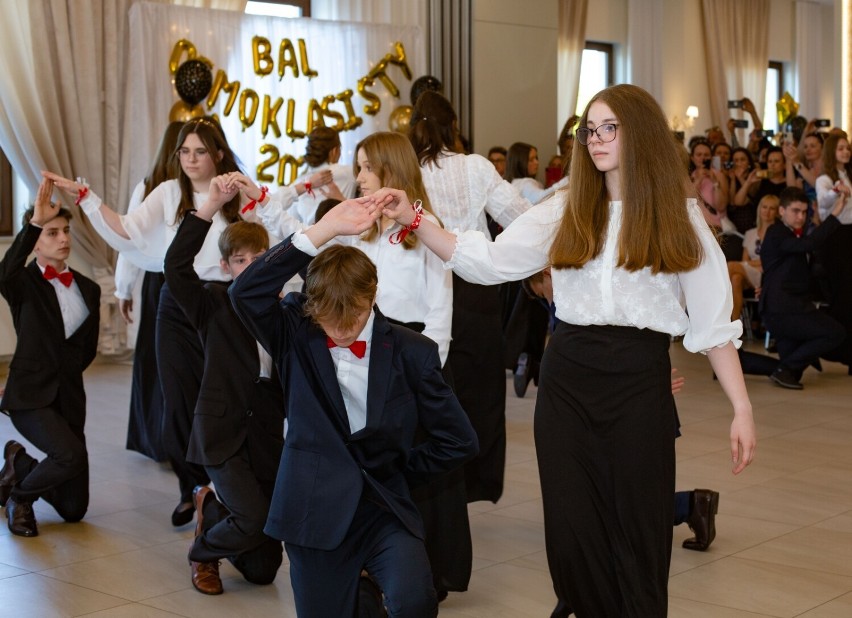 Bal Ósmoklasistów w Szkole Podstawowej nr 6  w Zduńskiej Woli