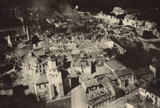 Jako pierwsze miasto w Polsce zbombardowany został Wieluń.