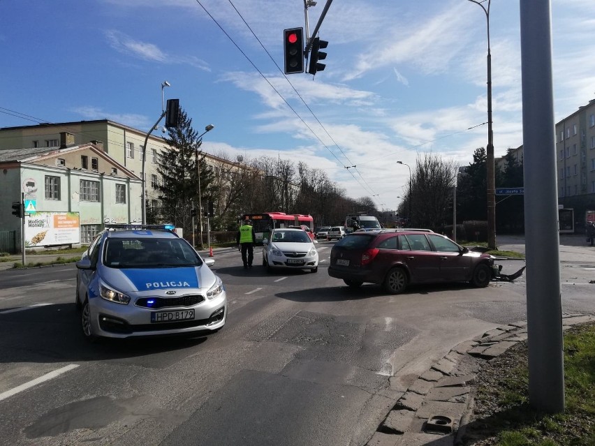 Na miejscu pracuje policja i straż pożarna