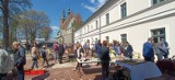 Pierwszy targ staroci w Olkuszu. Wydarzenie przyciągnęło uwagę wielu mieszkańców Olkusza i okolic. Było w czym wybierać