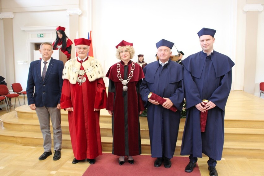 Wielkie Święto Uniwersytetu Jana Kochanowskiego w Kielcach. Mamy kilkudziesięciu nowych doktorów i profesorów