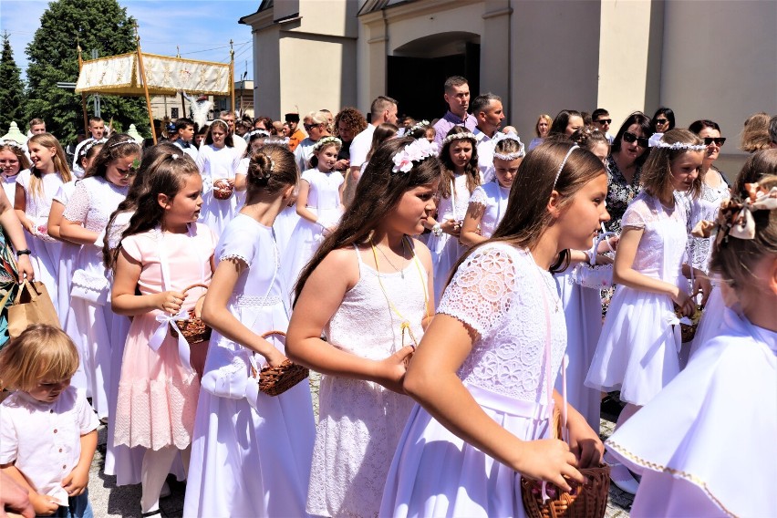 Boże Ciało w Łęczycy. Ulicami miasta przeszła uroczysta...