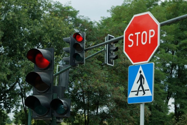 "STOP" i "czerwone światło" komisja dała m.in.  dla projektu budowy 
 interaktywnego przejścia dla pieszych na ulicy Kalinkowej