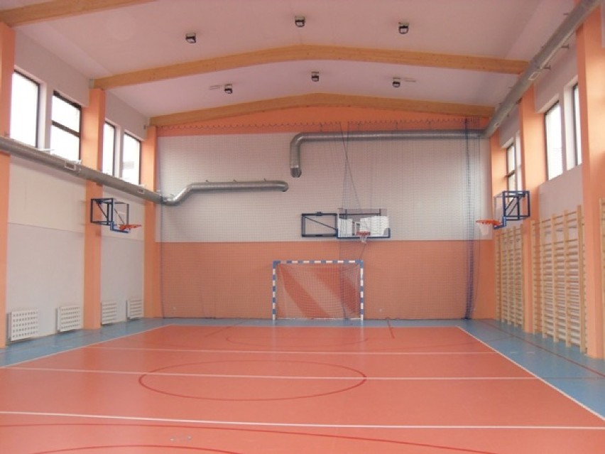 Nowa sala gimnastyczna w gminie Wróblew. Powstała przy Szkole Podstawowej w Charłupi Wielkiej
