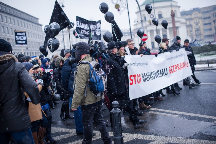 Protest frankowiczów, Warszawa. Czarna procesja oszukanych...