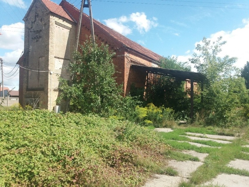 Widok budynku przyszłego muzeum doprawdy przygnębia.