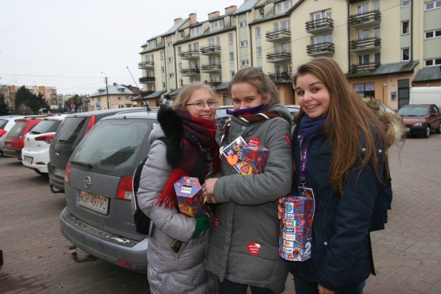 Tak wolontariusze WOŚP zbierali na ulicach Ostrowi Mazowieckiej w styczniu 2018 roku