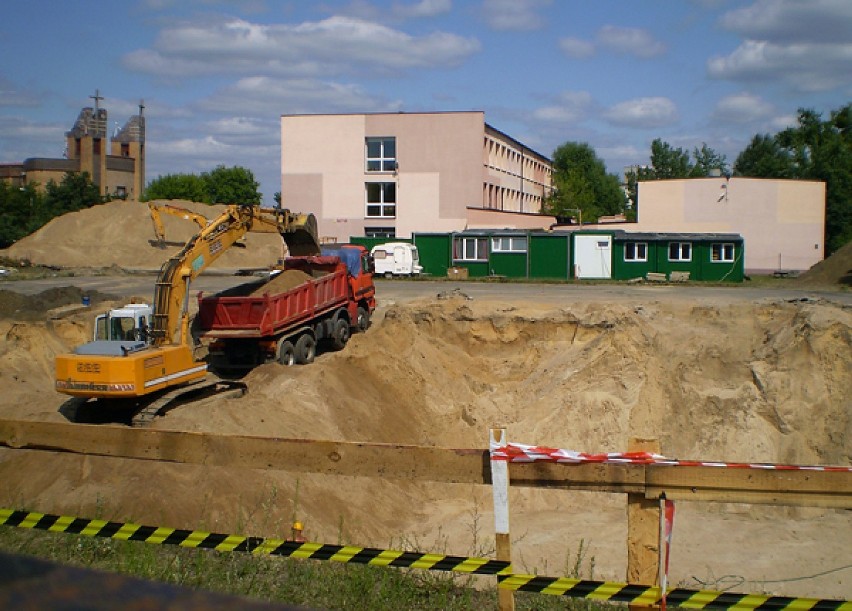 Pięć miesięcy na budowie krytego basenu na Błoniu [zdjęcia]